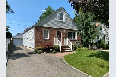98 Albertson Place, Mineola, NY 11501 - Photo 2