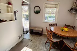 98 Albertson Pl, Mineola, NY 11501 - Photo 4