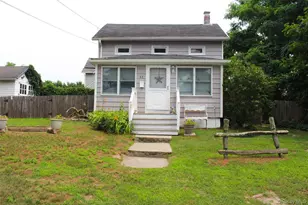 63 Smith St, Sayville, NY 11782 - Photo 2