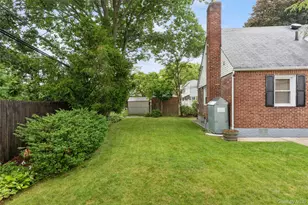 1493 New Hyde Park Dr, New Hyde Park, NY 11040 - Photo 22