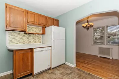1493 New Hyde Park Drive, New Hyde Park, NY 11040 - Photo 4