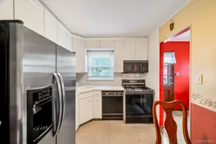 529 Liberty St, Uniondale, NY 11553 - Photo 12