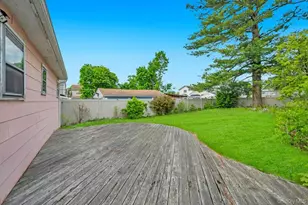 529 Liberty St, Uniondale, NY 11553 - Photo 2