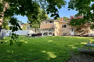 11 Sandalwood Dr, Smithtown, NY 11787 - Photo 4