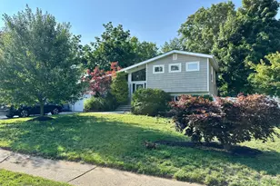 11 Sandalwood Dr, Smithtown, NY 11787 - Photo 2