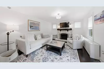 8 Rosewood Avenue, Amityville, NY 11701 - Photo 4