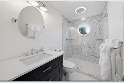 8 Rosewood Avenue, Amityville, NY 11701 - Photo 14