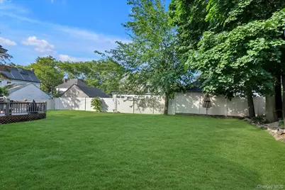 47-11 Belmont Road, Great Neck, NY 11020 - Photo 18