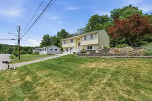 30 Raker Rd, Poughkeepsie, NY 12603 - Photo 2