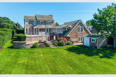 118 Peconic Bay Boulevard, Aquebogue, NY 11931 - Photo 32