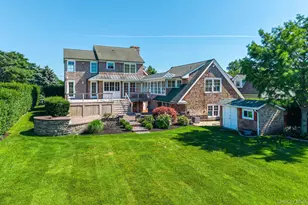 118 Peconic Bay Blvd, Aquebogue, NY 11931 - Photo 32