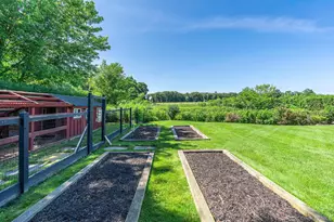 118 Peconic Bay Blvd, Aquebogue, NY 11931 - Photo 30