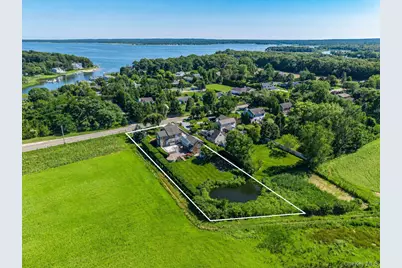 118 Peconic Bay Boulevard, Aquebogue, NY 11931 - Photo 42
