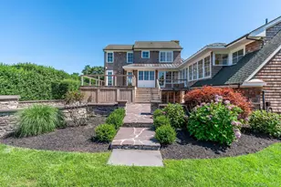 118 Peconic Bay Blvd, Aquebogue, NY 11931 - Photo 36