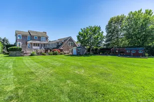 118 Peconic Bay Blvd, Aquebogue, NY 11931 - Photo 38
