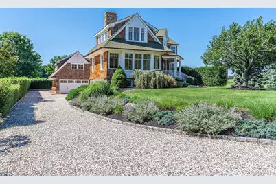 118 Peconic Bay Boulevard, Aquebogue, NY 11931 - Photo 2