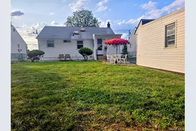 107 Nevada Street, Hicksville, NY 11801 - Photo 18