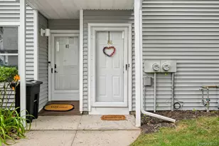 88 Leeward Ct, Port Jefferson, NY 11777 - Photo 2