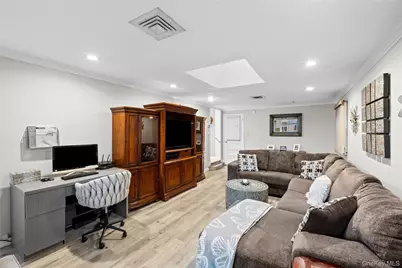 579 Empire Avenue, West Babylon, NY 11704 - Photo 12