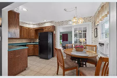 83 Whittier Avenue, Merrick, NY 11566 - Photo 4