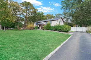33 Winside Ln, Coram, NY 11727 - Photo 2