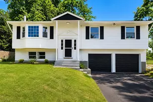 8 Mockingbird Ln, Poughkeepsie, NY 12601 - Photo 2