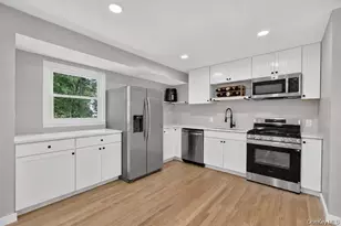 8 Mockingbird Ln, Poughkeepsie, NY 12601 - Photo 6
