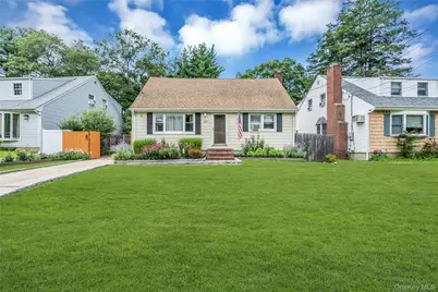 209 Iceland Drive, Huntington Station, NY 11746 - Photo 2