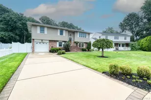 1352 Estelle Ct, Seaford, NY 11783 - Photo 2