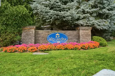 348 Medea Way, Central Islip, NY 11722 - Photo 16