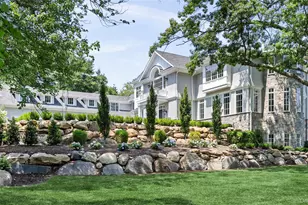 4 Shepherds Ln, Sands Point, NY 11050 - Photo 2