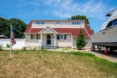 27 W Lakeland Street, Bay Shore, NY 11706 - Photo 1