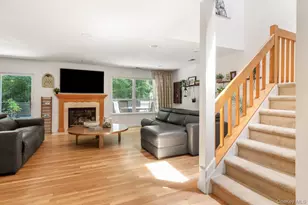 300 Pond View Ln, Smithtown, NY 11787 - Photo 10