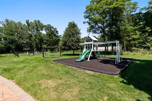 300 Pond View Ln, Smithtown, NY 11787 - Photo 34