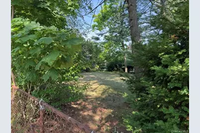 187 Thomas Powell Boulevard, Farmingdale, NY 11735 - Photo 4