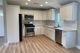 10 The Pl, Glen Cove, NY 11542 - Photo 2