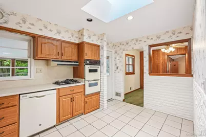 8 Victoria Drive, Nanuet, NY 10954 - Photo 12