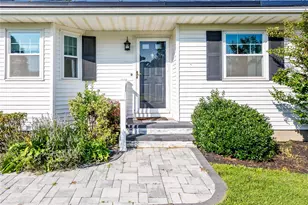 124 Donna Dr, Calverton, NY 11933 - Photo 6