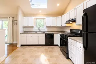 124 Donna Dr, Calverton, NY 11933 - Photo 18