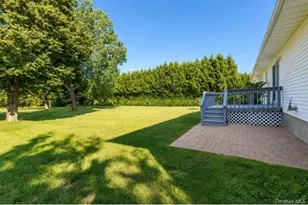 124 Donna Dr, Calverton, NY 11933 - Photo 16