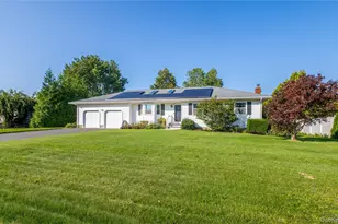 124 Donna Dr, Calverton, NY 11933 - Photo 4