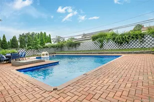 382 Greenbelt Pkwy, Holtsville, NY 11742 - Photo 24