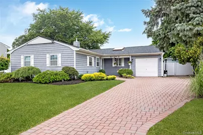 382 Greenbelt Parkway, Holtsville, NY 11742 - Photo 2