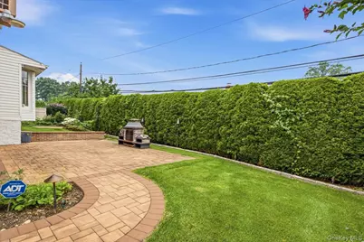 34 Duke Drive, Manhasset Hills, NY 11040 - Photo 38