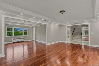 34 Duke Drive, Manhasset Hills, NY 11040 - Photo 6