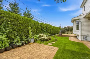 34 Duke Dr, Manhasset Hills, NY 11040 - Photo 36