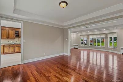 34 Duke Drive, Manhasset Hills, NY 11040 - Photo 10