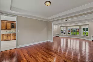 34 Duke Dr, Manhasset Hills, NY 11040 - Photo 10