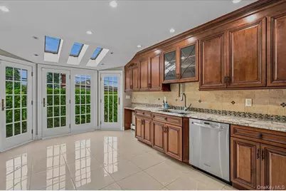 34 Duke Drive, Manhasset Hills, NY 11040 - Photo 14