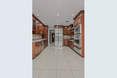 34 Duke Drive, Manhasset Hills, NY 11040 - Photo 12